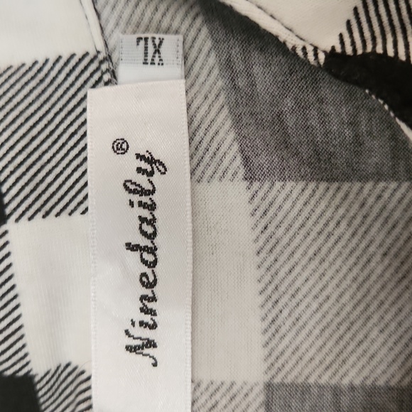 Women's Zip Up Lightweight Flannel Shirt - Picture 2 of 7